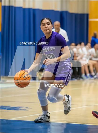 Thumbnail 2 in Mater Dei Catholic vs. Valley Vista (Sweet Sixteen Inviational Tournament) photogallery.