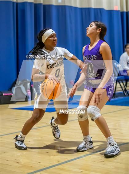 Thumbnail 3 in Mater Dei Catholic vs. Valley Vista (Sweet Sixteen Inviational Tournament) photogallery.