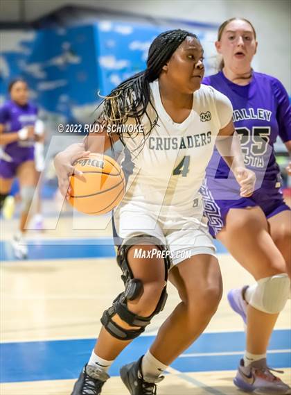 Thumbnail 2 in Mater Dei Catholic vs. Valley Vista (Sweet Sixteen Inviational Tournament) photogallery.