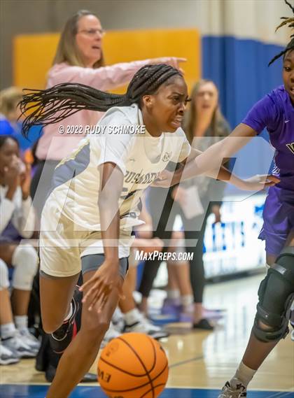 Thumbnail 2 in Mater Dei Catholic vs. Valley Vista (Sweet Sixteen Inviational Tournament) photogallery.