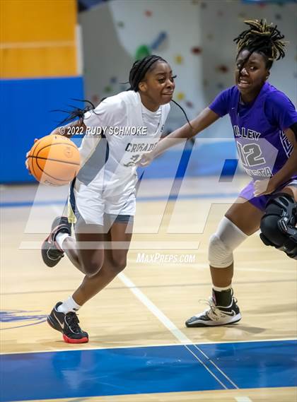 Thumbnail 3 in Mater Dei Catholic vs. Valley Vista (Sweet Sixteen Inviational Tournament) photogallery.