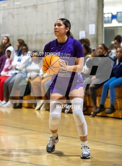 Thumbnail 2 in Mater Dei Catholic vs. Valley Vista (Sweet Sixteen Inviational Tournament) photogallery.