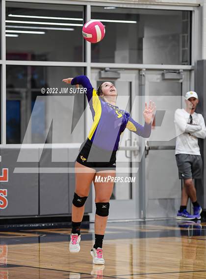 Thumbnail 3 in Granger vs. Mumford (UIL 2A Region 4 Bi-District Playoff) photogallery.