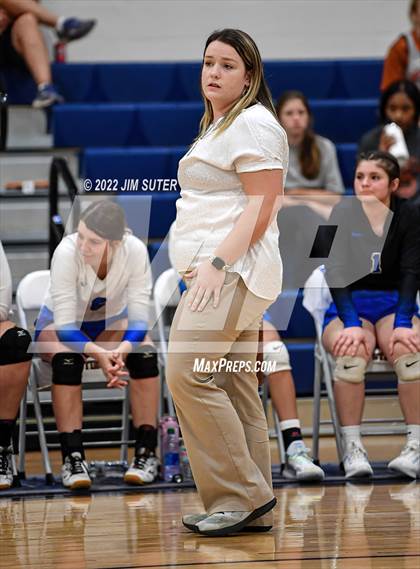 Thumbnail 2 in Granger vs. Mumford (UIL 2A Region 4 Bi-District Playoff) photogallery.