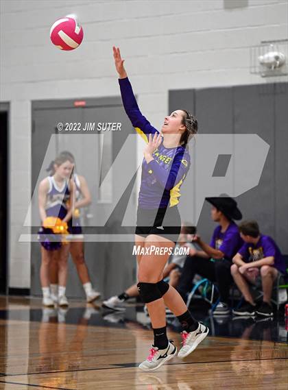 Thumbnail 1 in Granger vs. Mumford (UIL 2A Region 4 Bi-District Playoff) photogallery.