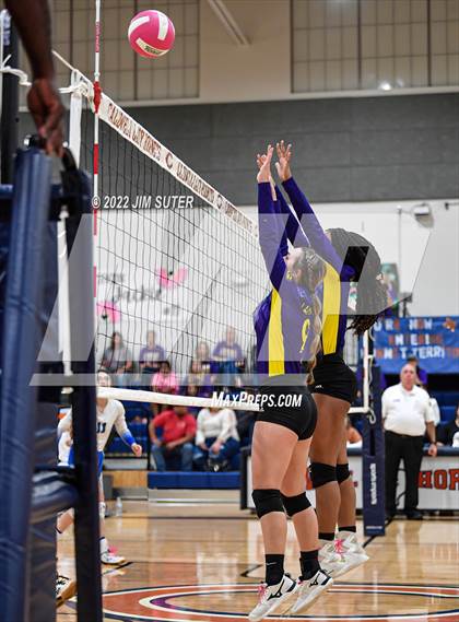 Thumbnail 2 in Granger vs. Mumford (UIL 2A Region 4 Bi-District Playoff) photogallery.