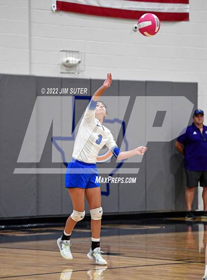 Thumbnail 2 in Granger vs. Mumford (UIL 2A Region 4 Bi-District Playoff) photogallery.
