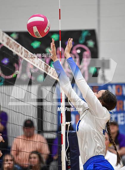Thumbnail 2 in Granger vs. Mumford (UIL 2A Region 4 Bi-District Playoff) photogallery.