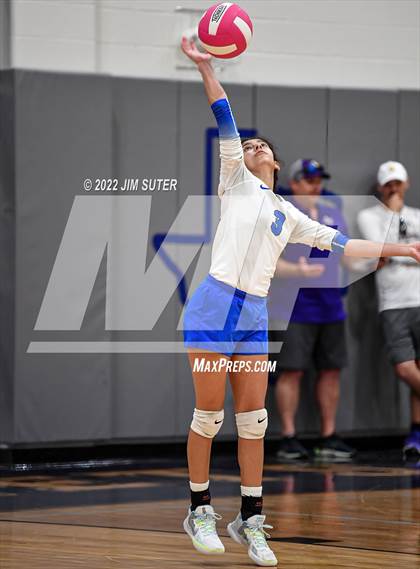 Thumbnail 1 in Granger vs. Mumford (UIL 2A Region 4 Bi-District Playoff) photogallery.