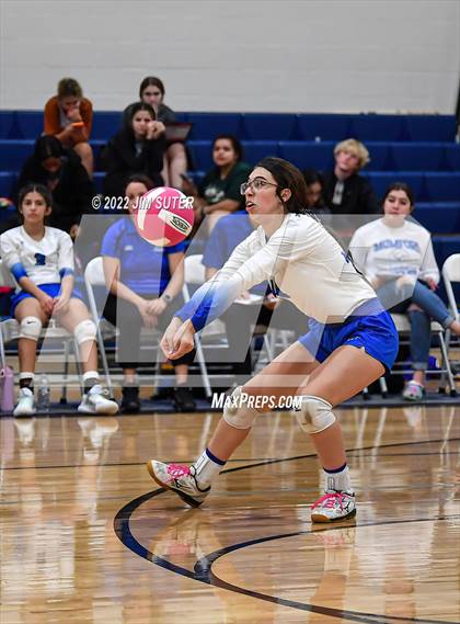 Thumbnail 2 in Granger vs. Mumford (UIL 2A Region 4 Bi-District Playoff) photogallery.
