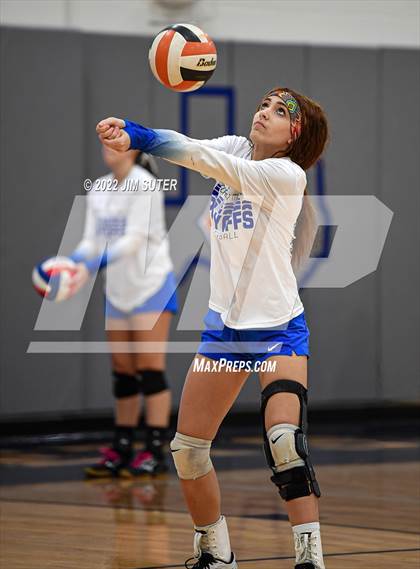 Thumbnail 1 in Granger vs. Mumford (UIL 2A Region 4 Bi-District Playoff) photogallery.