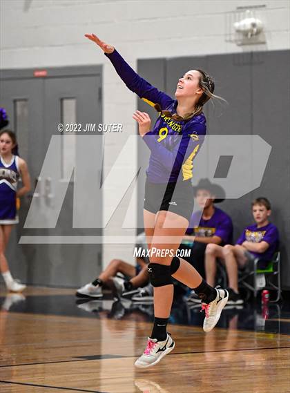 Thumbnail 1 in Granger vs. Mumford (UIL 2A Region 4 Bi-District Playoff) photogallery.