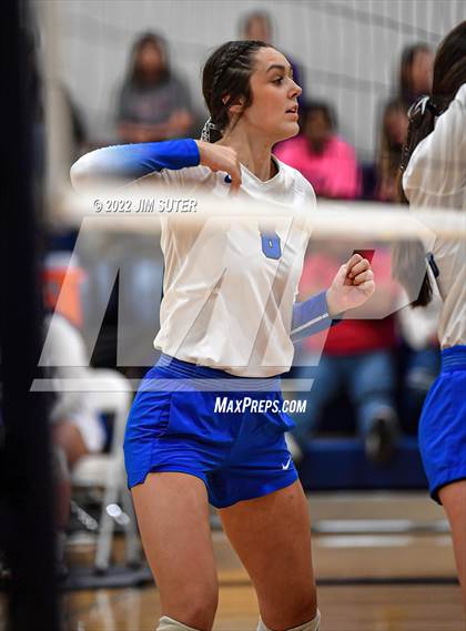 Thumbnail 3 in Granger vs. Mumford (UIL 2A Region 4 Bi-District Playoff) photogallery.