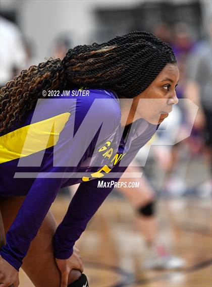 Thumbnail 1 in Granger vs. Mumford (UIL 2A Region 4 Bi-District Playoff) photogallery.