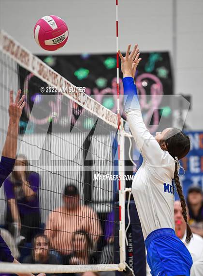 Thumbnail 1 in Granger vs. Mumford (UIL 2A Region 4 Bi-District Playoff) photogallery.