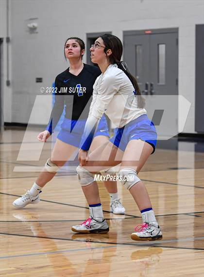 Thumbnail 3 in Granger vs. Mumford (UIL 2A Region 4 Bi-District Playoff) photogallery.