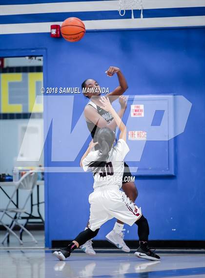 Thumbnail 3 in Palisades vs. Van Nuys photogallery.