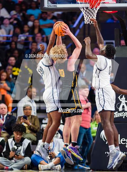 Thumbnail 1 in Farmville Central vs Reidsville (NCHSAA 2A Final) photogallery.