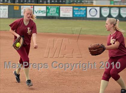Thumbnail 2 in La Canada vs. Kennedy (T.O.Tournament) photogallery.