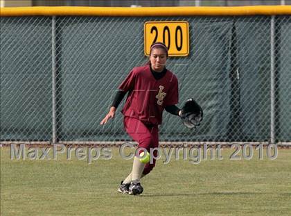 Thumbnail 3 in La Canada vs. Kennedy (T.O.Tournament) photogallery.