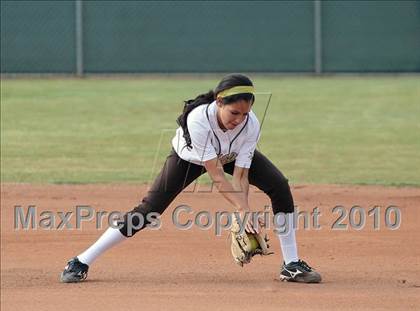 Thumbnail 3 in La Canada vs. Kennedy (T.O.Tournament) photogallery.