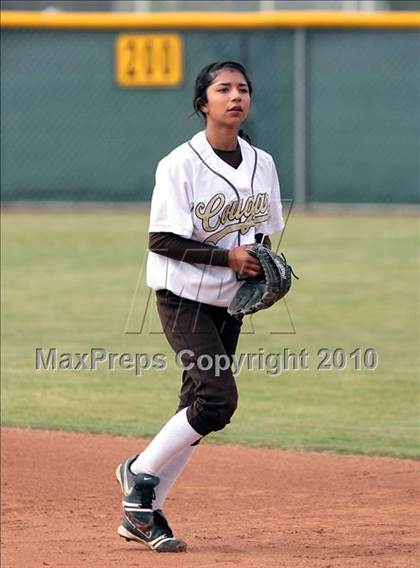 Thumbnail 1 in La Canada vs. Kennedy (T.O.Tournament) photogallery.