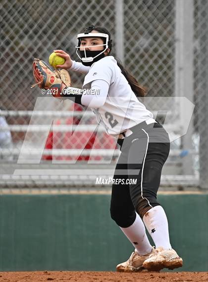 Thumbnail 3 in Clark vs Harlandale (NEISD Tournament) photogallery.