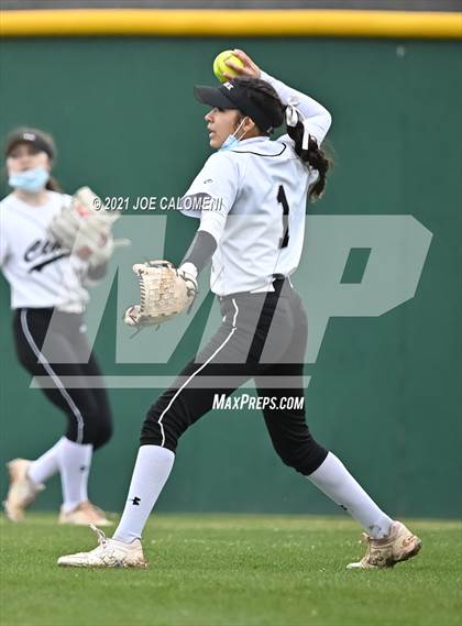 Thumbnail 3 in Clark vs Harlandale (NEISD Tournament) photogallery.