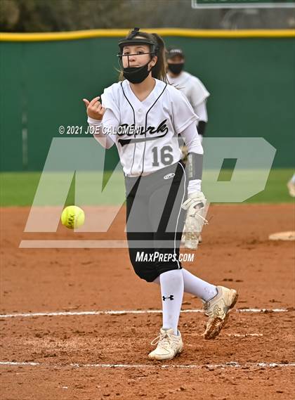 Thumbnail 3 in Clark vs Harlandale (NEISD Tournament) photogallery.