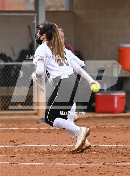 Thumbnail 2 in Clark vs Harlandale (NEISD Tournament) photogallery.