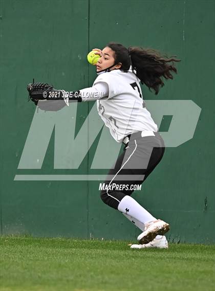 Thumbnail 1 in Clark vs Harlandale (NEISD Tournament) photogallery.