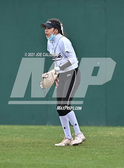 Thumbnail 3 in Clark vs Harlandale (NEISD Tournament) photogallery.