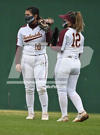 Thumbnail 2 in Clark vs Harlandale (NEISD Tournament) photogallery.
