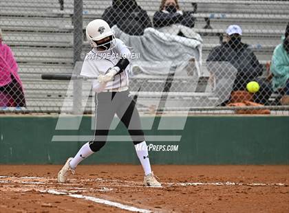 Thumbnail 2 in Clark vs Harlandale (NEISD Tournament) photogallery.