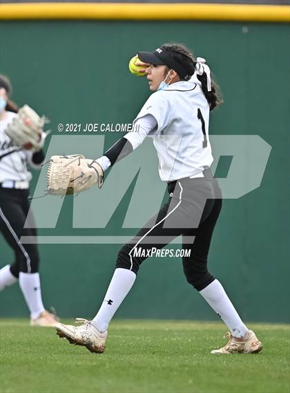Thumbnail 2 in Clark vs Harlandale (NEISD Tournament) photogallery.
