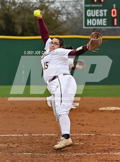 Thumbnail 2 in Clark vs Harlandale (NEISD Tournament) photogallery.