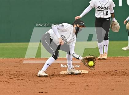 Thumbnail 3 in Clark vs Harlandale (NEISD Tournament) photogallery.