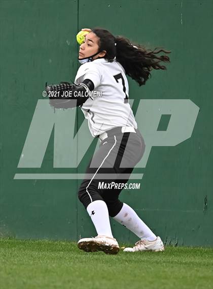Thumbnail 2 in Clark vs Harlandale (NEISD Tournament) photogallery.