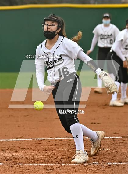 Thumbnail 2 in Clark vs Harlandale (NEISD Tournament) photogallery.
