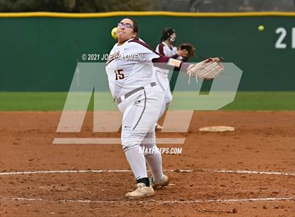 Thumbnail 3 in Clark vs Harlandale (NEISD Tournament) photogallery.