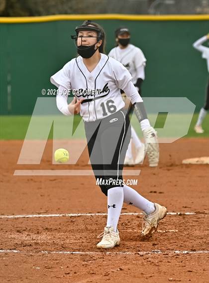 Thumbnail 2 in Clark vs Harlandale (NEISD Tournament) photogallery.