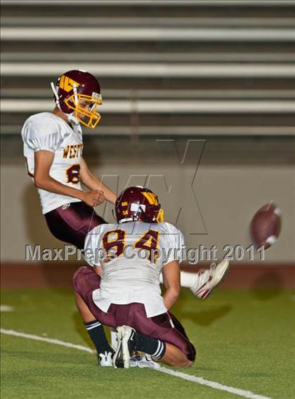 Thumbnail 2 in Glendora vs. West Covina photogallery.