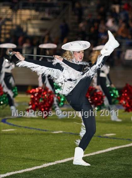 Thumbnail 3 in Van Alstyne vs. Gilmer (3A Division 2 Regional Playoff) photogallery.