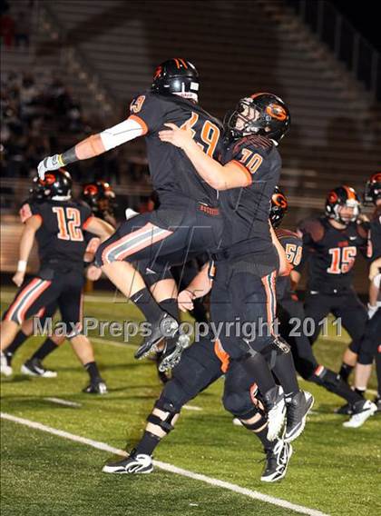 Thumbnail 2 in Van Alstyne vs. Gilmer (3A Division 2 Regional Playoff) photogallery.