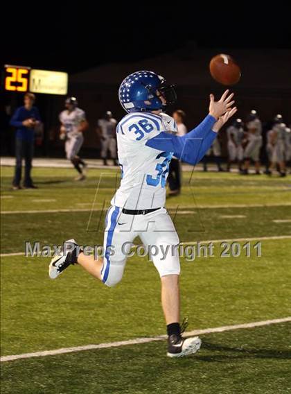 Thumbnail 1 in Van Alstyne vs. Gilmer (3A Division 2 Regional Playoff) photogallery.