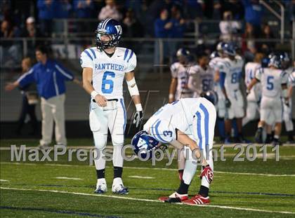 Thumbnail 3 in Van Alstyne vs. Gilmer (3A Division 2 Regional Playoff) photogallery.