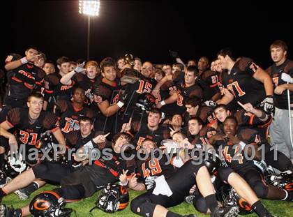 Thumbnail 1 in Van Alstyne vs. Gilmer (3A Division 2 Regional Playoff) photogallery.