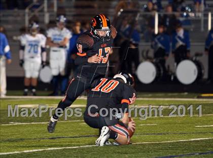 Thumbnail 2 in Van Alstyne vs. Gilmer (3A Division 2 Regional Playoff) photogallery.