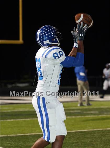 Thumbnail 3 in Van Alstyne vs. Gilmer (3A Division 2 Regional Playoff) photogallery.