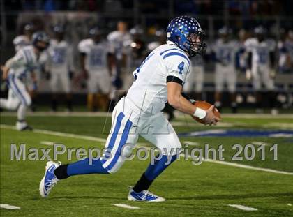 Thumbnail 1 in Van Alstyne vs. Gilmer (3A Division 2 Regional Playoff) photogallery.